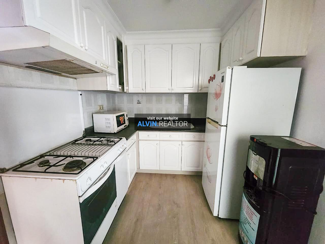 Pavilion T4 unit 806