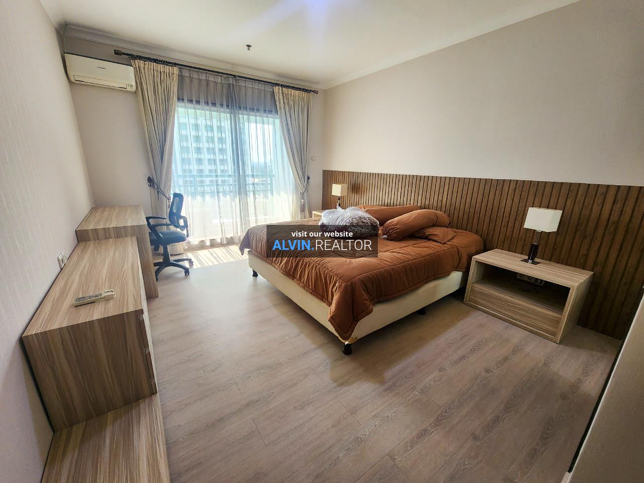 Pavilion T4 unit 806