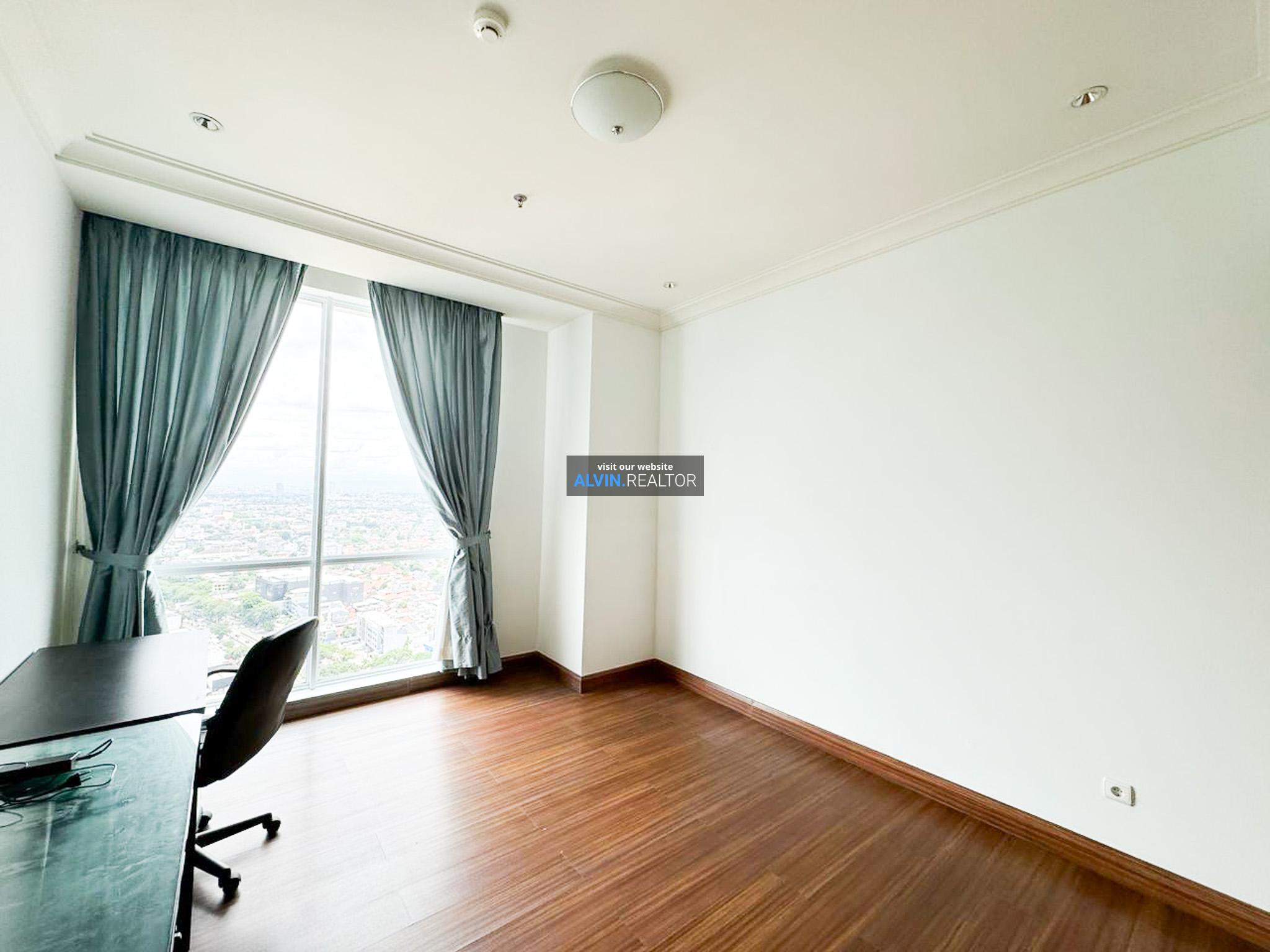 ef978d3d-d57b-4ed9-954d-9f5c0283103b