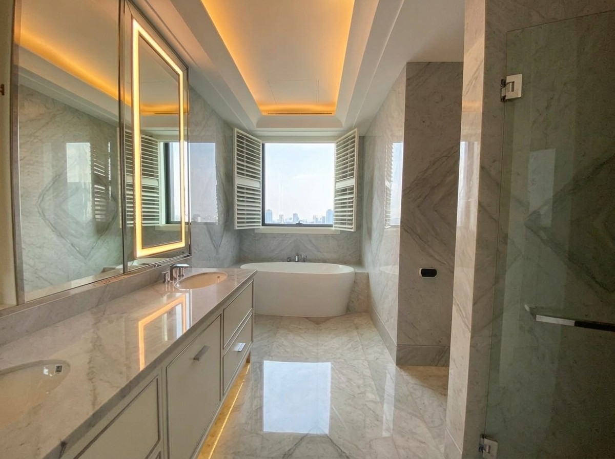 f6e34a6b-86bc-41b1-a0ad-0406d354844d-1